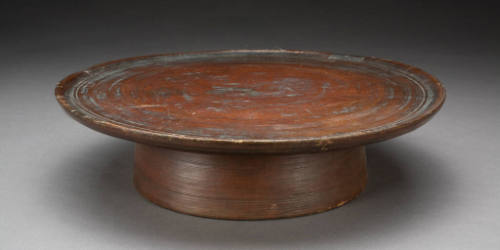 Round tray table