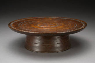 Round tray table