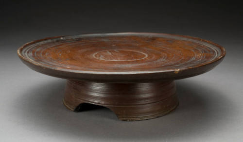 Round tray table