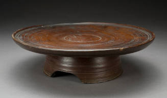 Round tray table