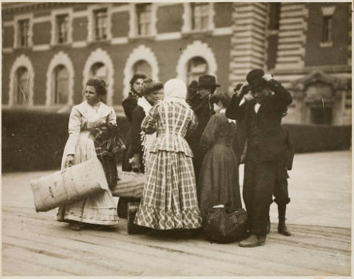 Group of Italian immigrants Just Landed (H.1431)