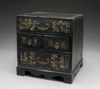 Lacquered comb box with inlaid mother-of-pearl