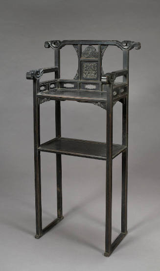 Tall chair for displaying an ancestral tablet